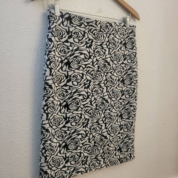 Philosophy Stretchy Pencil Skirt: Rose Floral Black/White: Comfy Neutral: 6 - Picture 1 of 5